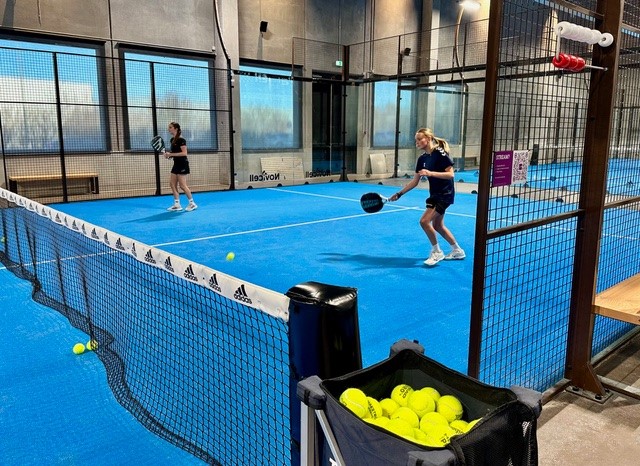 Juniorer på padelbanen