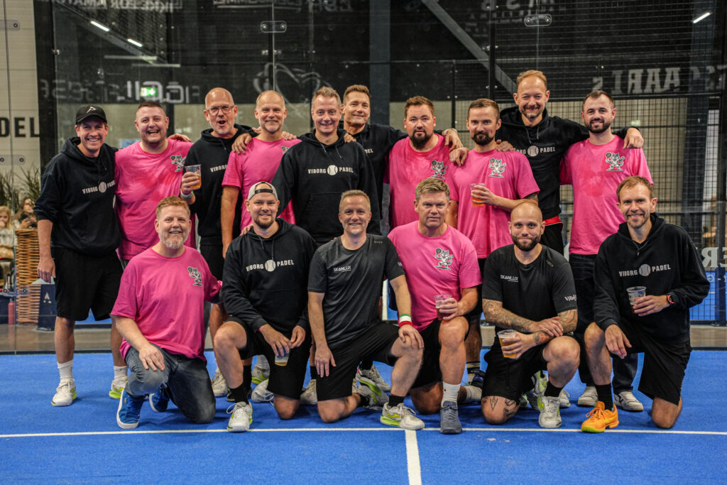 Holdfoto af Netrullerne og deres modstander Padel Forening Thy 4